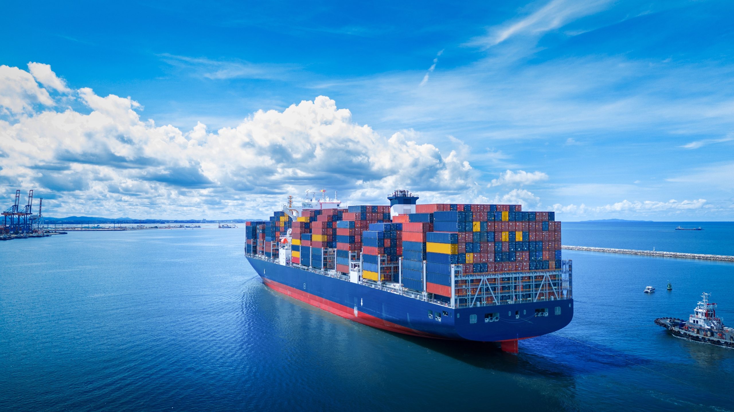 stern,view,of,cargo,container,ship,carrying,container,and,running freight insurance